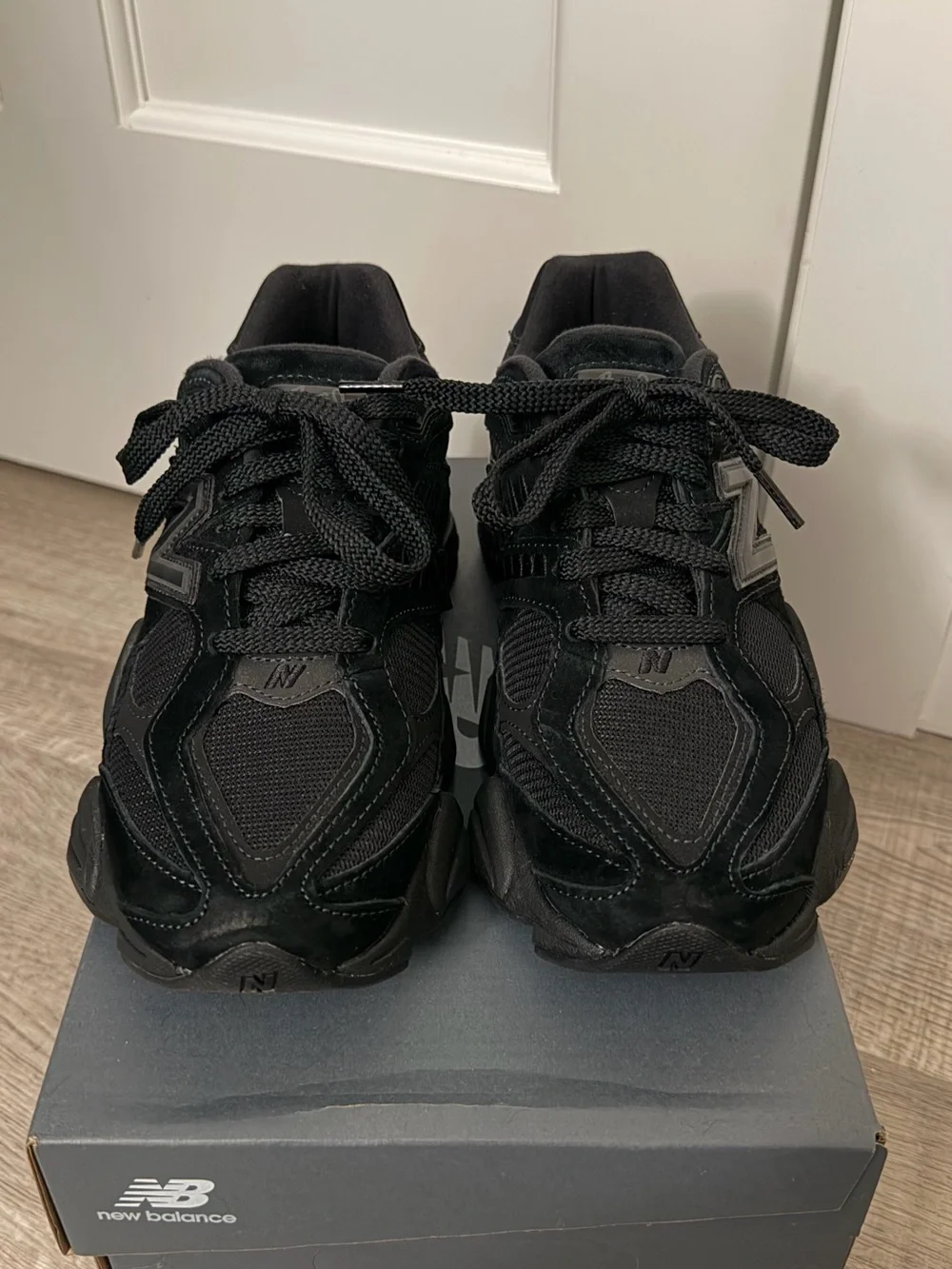 New Balance Women's All-Black Chunky Runner